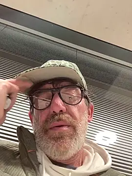 Snapshot of maxximere chatting on February 7, 12:47 am maxximere online show from February 7, 12:47 am