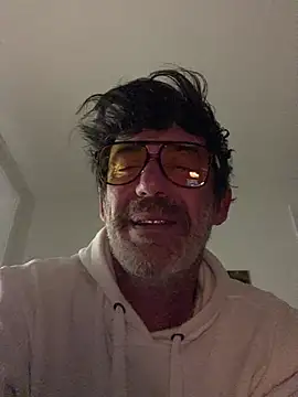 Snapshot of maxximere chatting on February 25, 12:42 am maxximere online show from February 25, 12:42 am