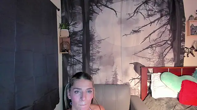 Snapshot of annyluna1 chatting on December 20, 12:18 am annyluna1 online show from December 20, 12:18 am