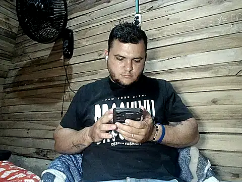 Arcangel 05 online show from May 10, 4:39 am