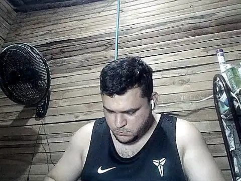 Snapshot of Arcangel_05 chatting on June 19, 4:39 am Arcangel 05 online show from June 19, 4:39 am