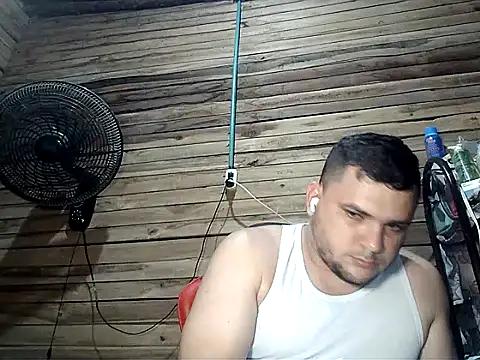 Snapshot of Arcangel_05 chatting on June 26, 5:01 am Arcangel 05 online show from June 26, 5:01 am