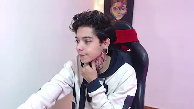 Snapshot of saad_man chatting on December 18, 12:18 pm saad man online show from December 18, 12:18 pm