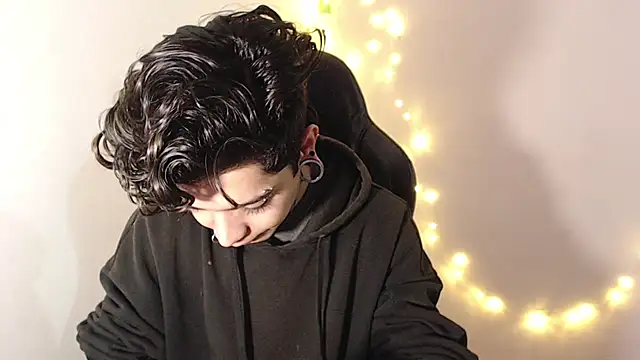 Snapshot of saad_man chatting on February 7, 6:14 am saad man online show from February 7, 6:14 am