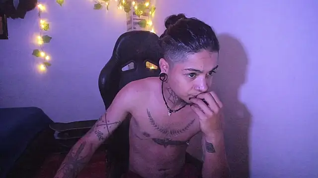 Snapshot of saad_man chatting on November 14, 6:01 am saad man online show from November 14, 6:01 am