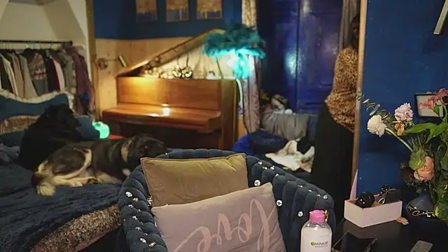 VanessaDoyle online show from April 7, 7:58 pm