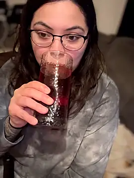 Snapshot of drizzypeach602 chatting on February 2, 6:34 am drizzypeach602 online show from February 2, 6:34 am