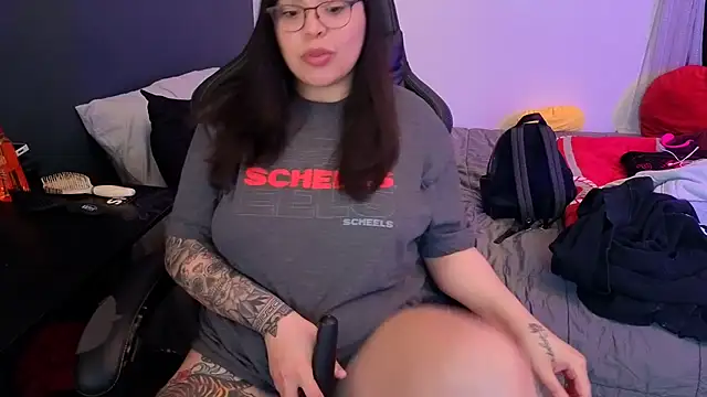 Snapshot of drizzypeach602 chatting on February 27, 4:23 am drizzypeach602 online show from February 27, 4:23 am