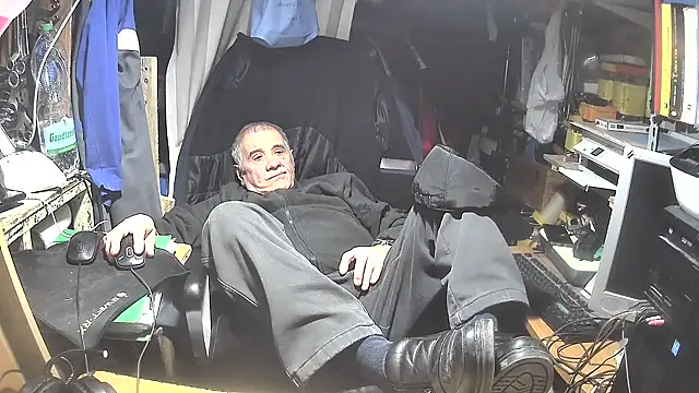 nonnomaturobisex online show from February 18, 5:31 pm