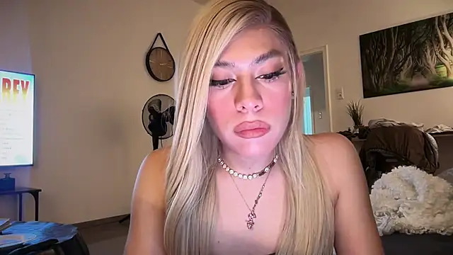 Snapshot of saray_doll chatting on February 20, 7:47 pm saray doll online show from February 20, 7:47 pm