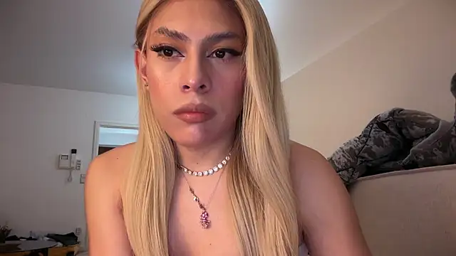 Snapshot of saray_doll chatting on February 28, 5:58 pm saray doll online show from February 28, 5:58 pm