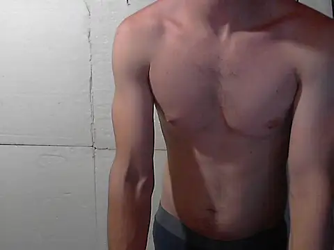 Snapshot of Alwaysahard chatting on July 15, 11:32 pm Alwaysahard online show from July 15, 11:32 pm