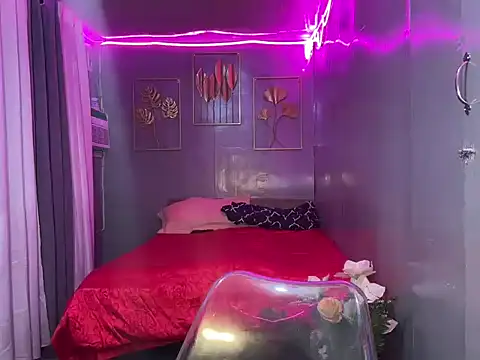 Delicate Savannah online show from September 9, 3:17 am