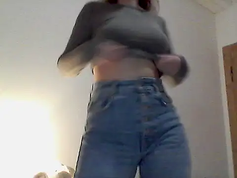 Snapshot of ocean_eyess_ chatting on April 21, 6:44 pm ocean eyess online show from April 21, 6:44 pm