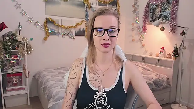 Snapshot of MissRightX chatting on January 13, 8:41 am MissRightX online show from January 13, 8:41 am