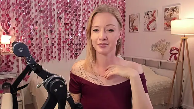 MissRightX online show from July 12, 9:55 am