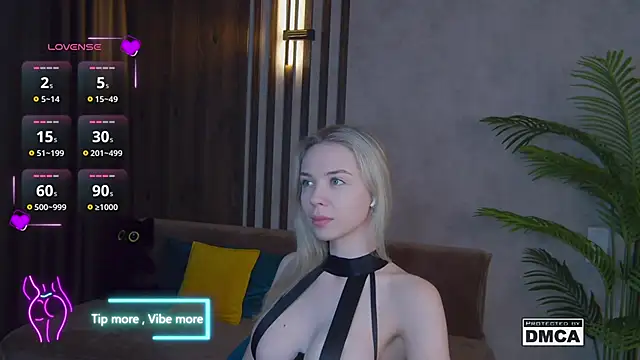 Snapshot of Holl1Would chatting on March 5, 3:18 am Holl1Would online show from March 5, 3:18 am