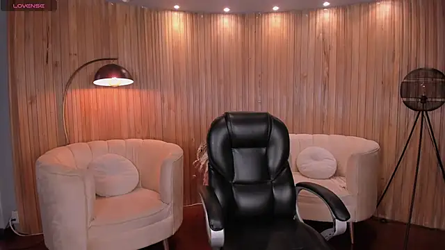 Snapshot of LexieWayne chatting on December 17, 7:59 pm LexieWayne online show from December 17, 7:59 pm