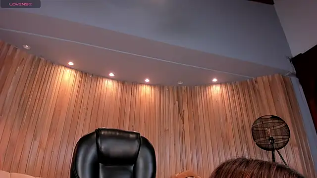 Snapshot of LexieWayne chatting on February 1, 3:28 pm LexieWayne online show from February 1, 3:28 pm