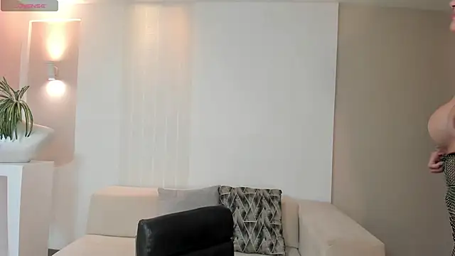 Snapshot of LexieWayne chatting on February 15, 12:22 pm LexieWayne online show from February 15, 12:22 pm