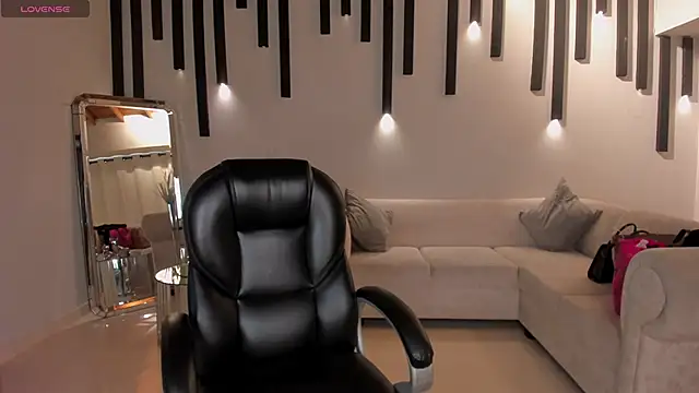 Snapshot of LexieWayne chatting on March 5, 7:49 pm LexieWayne online show from March 5, 7:49 pm