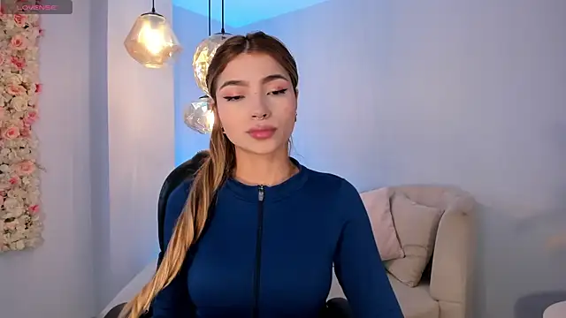 Snapshot of LexieWayne chatting on January 6, 7:39 pm LexieWayne online show from January 6, 7:39 pm