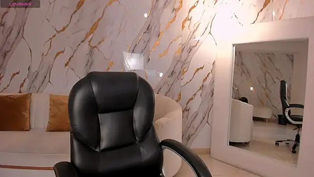 Snapshot of LexieWayne chatting on February 15, 12:47 pm LexieWayne online show from February 15, 12:47 pm