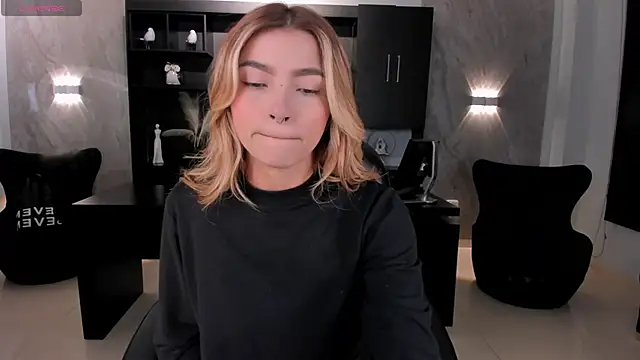 LexieWayne online show from June 27, 11:59 am