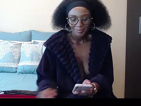 yummycherryxx online show from November 6, 7:31 am