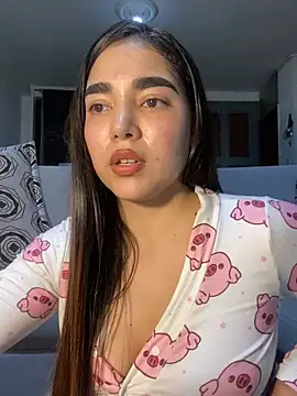 Snapshot of DulceChloe99 chatting on April 9, 6:19 am DulceChloe99 online show from April 9, 6:19 am