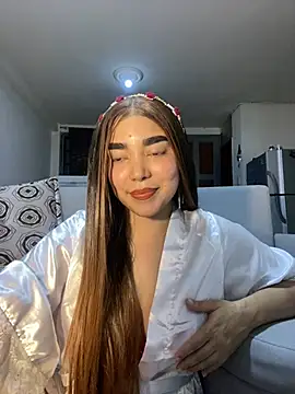 Snapshot of DulceChloe99 chatting on April 10, 4:50 am DulceChloe99 online show from April 10, 4:50 am