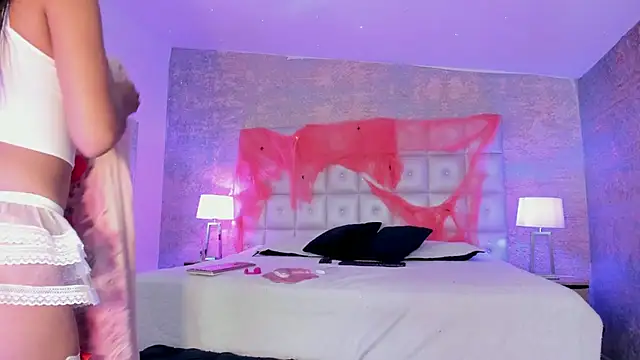 Snapshot of AntonellaRossi chatting on October 22, 7:46 pm AntonellaRossi online show from October 22, 7:46 pm