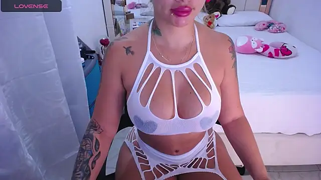 Snapshot of sara__stone1 chatting on February 3, 12:25 pm sara stone1 online show from February 3, 12:25 pm