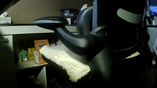 Snapshot of suedel65 chatting on May 1, 3:44 am suedel65 online show from May 1, 3:44 am