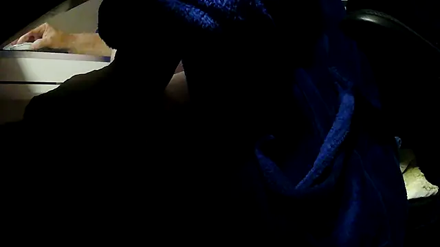 Snapshot of suedel65 chatting on May 17, 3:04 am suedel65 online show from May 17, 3:04 am