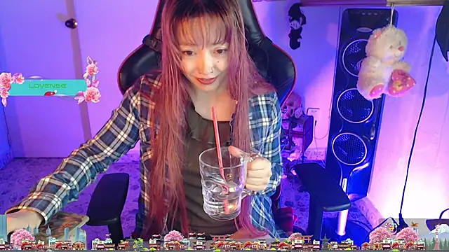 pink-2022 online show from December 17, 2:33 pm