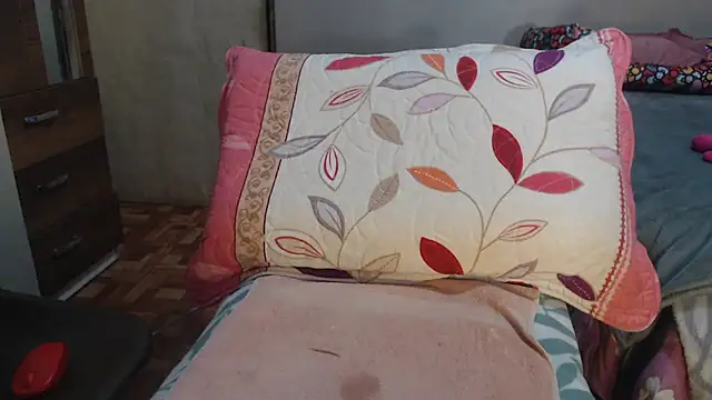 gatitas traviesas online show from October 9, 2:15 pm