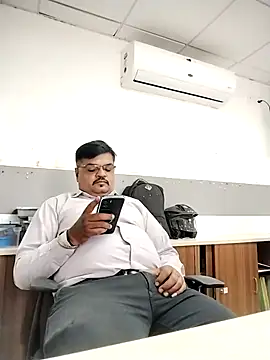 Desi Londa 143 online show from December 5, 6:00 am