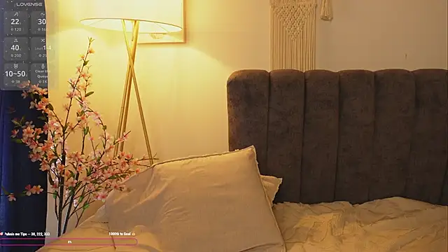 bunnycuteshy online show from September 18, 2:52 pm