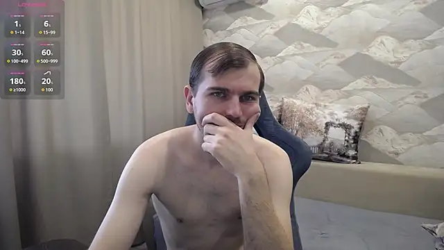 Snapshot of SerzhKorol1 chatting on April 6, 8:15 am SerzhKorol1 online show from April 6, 8:15 am