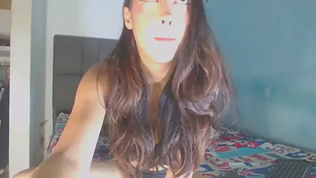isabela-and-her-friends online show from July 26, 1:03 am