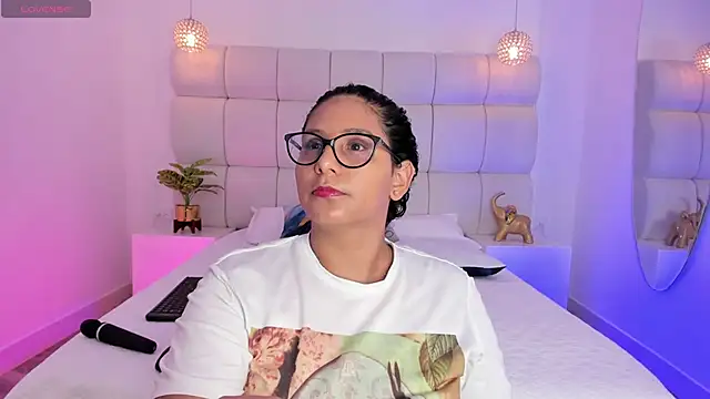 DanielleEvans  online show from September 16, 11:22 am