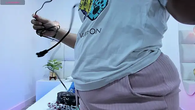 DanielleEvans  online show from November 13, 11:20 am