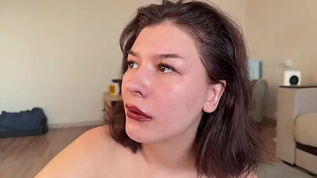 Snapshot of Love_plat1na chatting on January 12, 9:58 am Love plat1na online show from January 12, 9:58 am