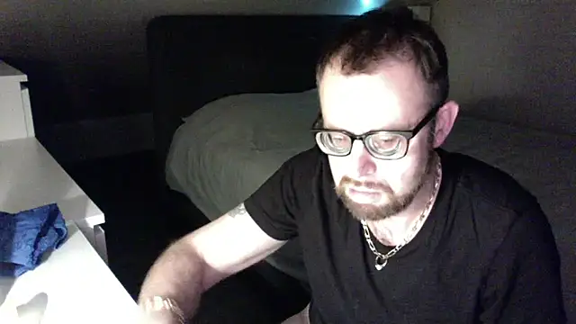 Snapshot of FABIOGLASSES chatting on February 13, 2:23 am FABIOGLASSES online show from February 13, 2:23 am