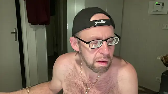 Snapshot of FABIOGLASSES chatting on September 12, 12:55 am FABIOGLASSES online show from September 12, 12:55 am