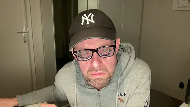 Snapshot of FABIOGLASSES chatting on September 26, 9:08 pm FABIOGLASSES online show from September 26, 9:08 pm