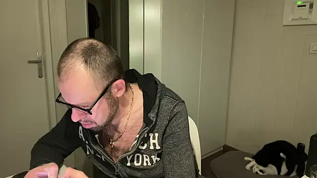 Snapshot of FABIOGLASSES chatting on November 23, 10:20 pm FABIOGLASSES online show from November 23, 10:20 pm