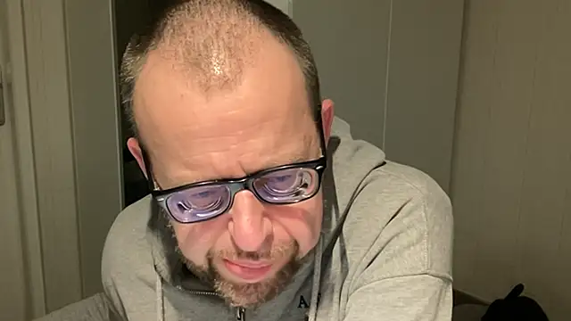 Snapshot of FABIOGLASSES chatting on November 27, 10:45 pm FABIOGLASSES online show from November 27, 10:45 pm