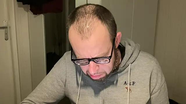 Snapshot of FABIOGLASSES chatting on November 30, 10:58 pm FABIOGLASSES online show from November 30, 10:58 pm